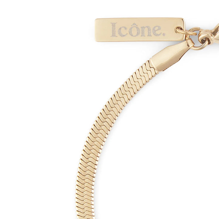 details of minimalist herringbone bracelet gold from icône