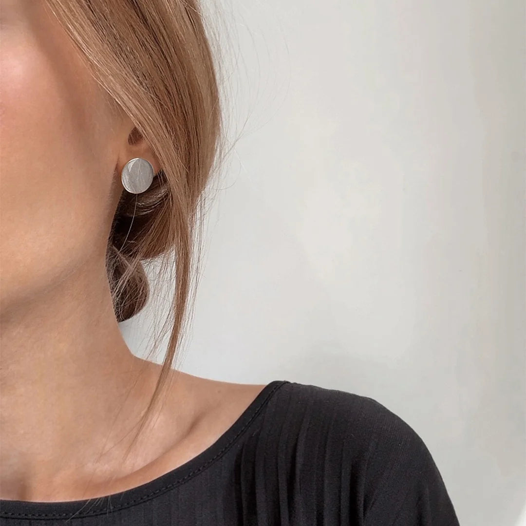 round stud earrings made in waterproof stainless steel from icône 