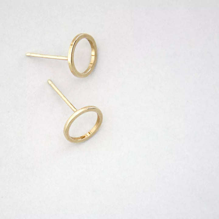 circle stud earrings made from 18k gold plated silver from icône