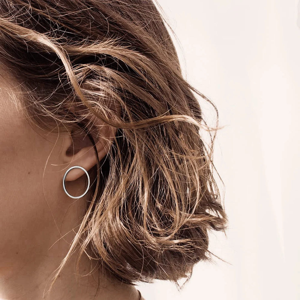 minimalist eternity circle stud earrings made in silver from Icône