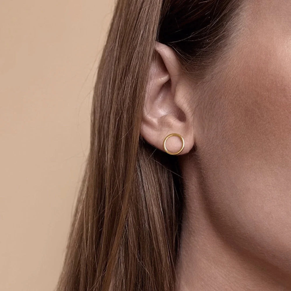 eternity circle stud earrings made in gold plated silver from Icône