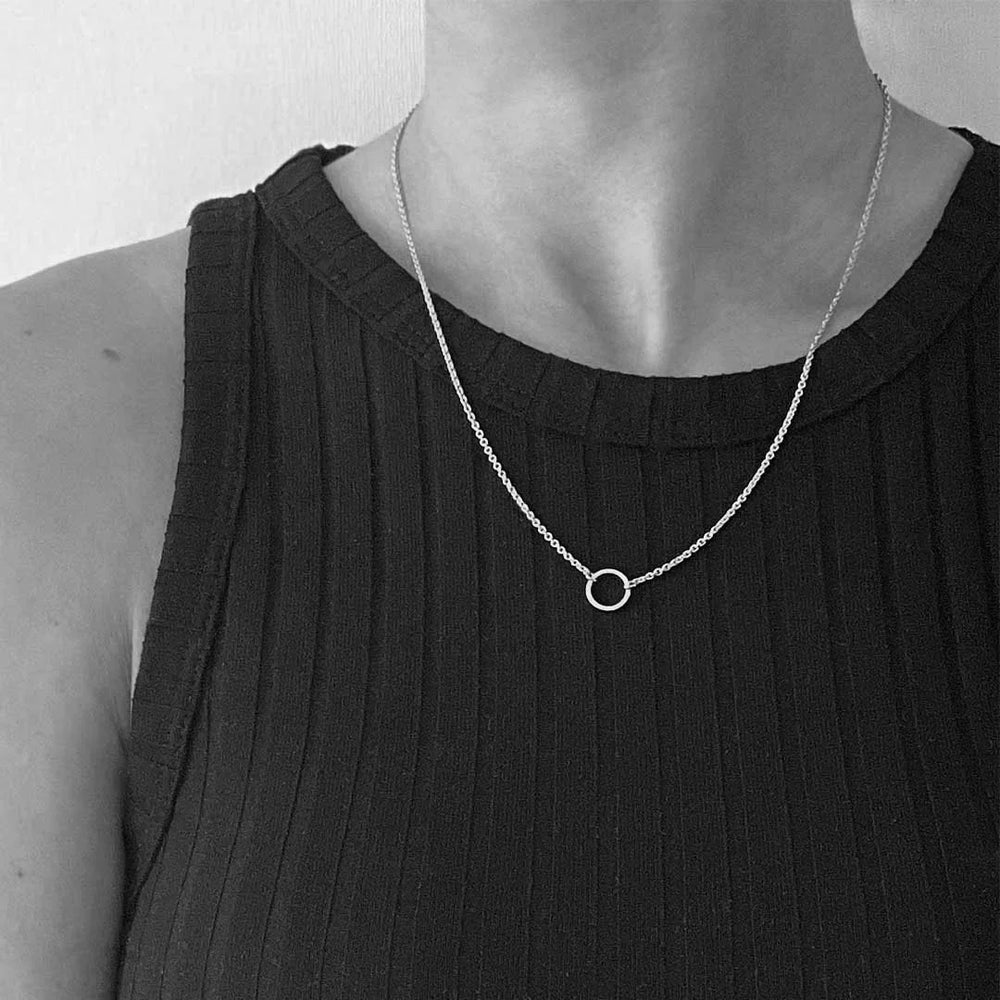 minimalist circle necklace made in silver from icône
