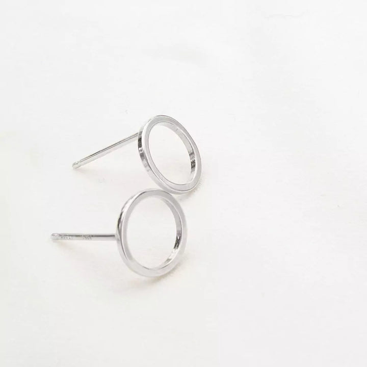 circle stud earrings made from 925 silver from icône