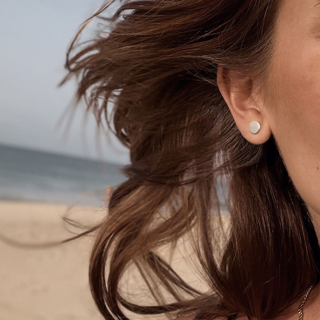 waterproof lune stud earrings made in stainless steel from Icône