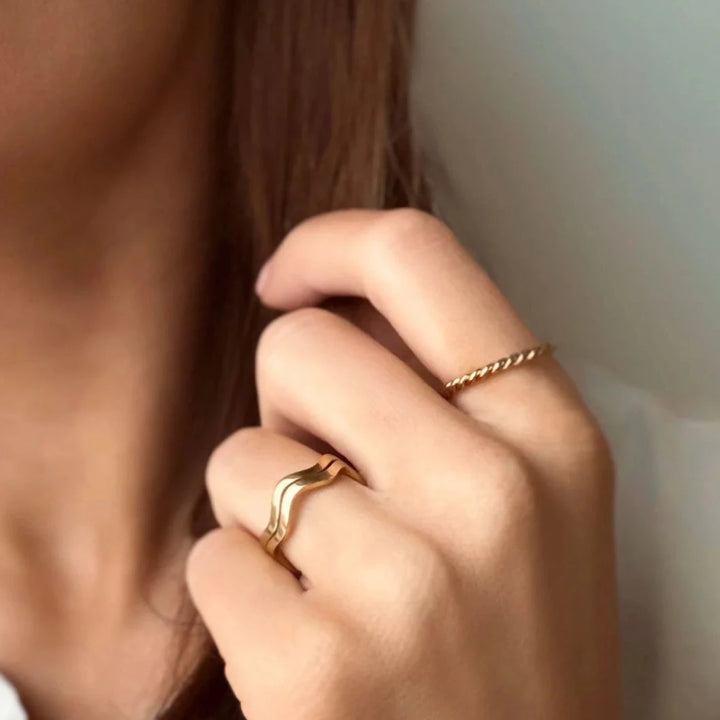 wavy ring and twisted ring gold made in waterproof stainless steel from icône